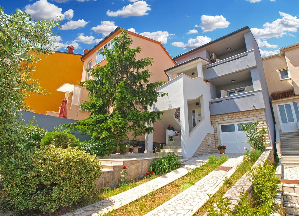 Apartments Nadija 1366 พูลา ภายนอก รูปภาพ