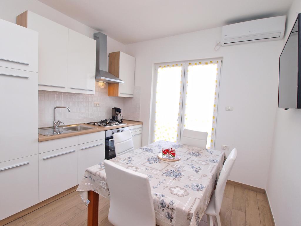 Apartments Nadija 1366 พูลา ภายนอก รูปภาพ